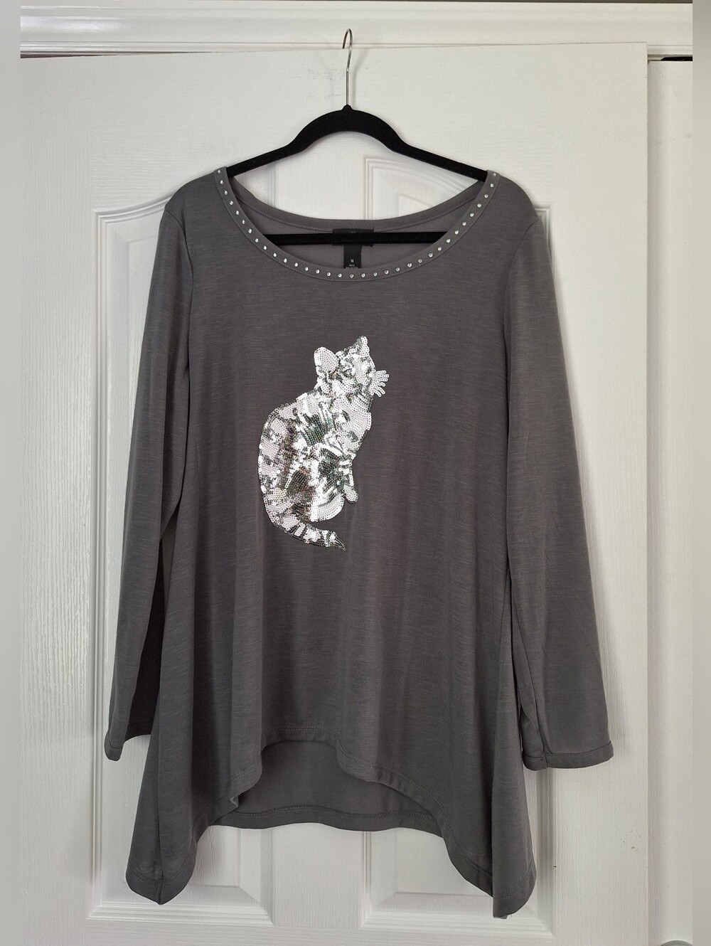 Women’s Gray Long-Sleeve Sequin Cat Tunic